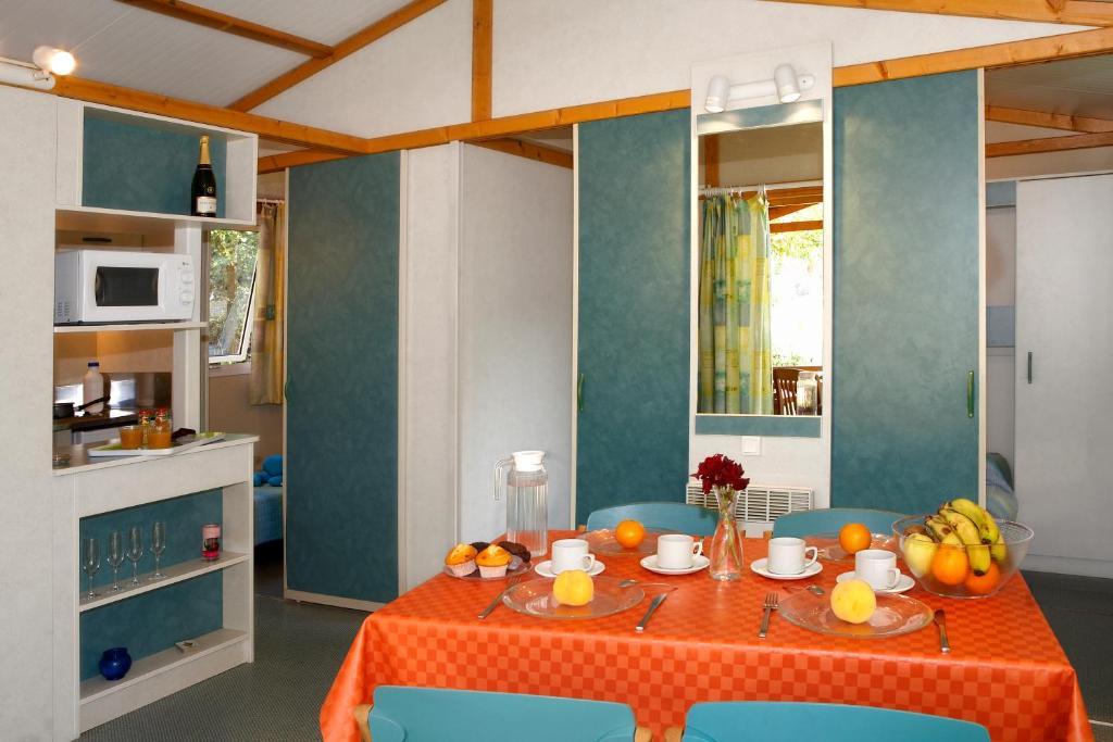 Camping Bassegoda Park Hotell Albanya Rum bild