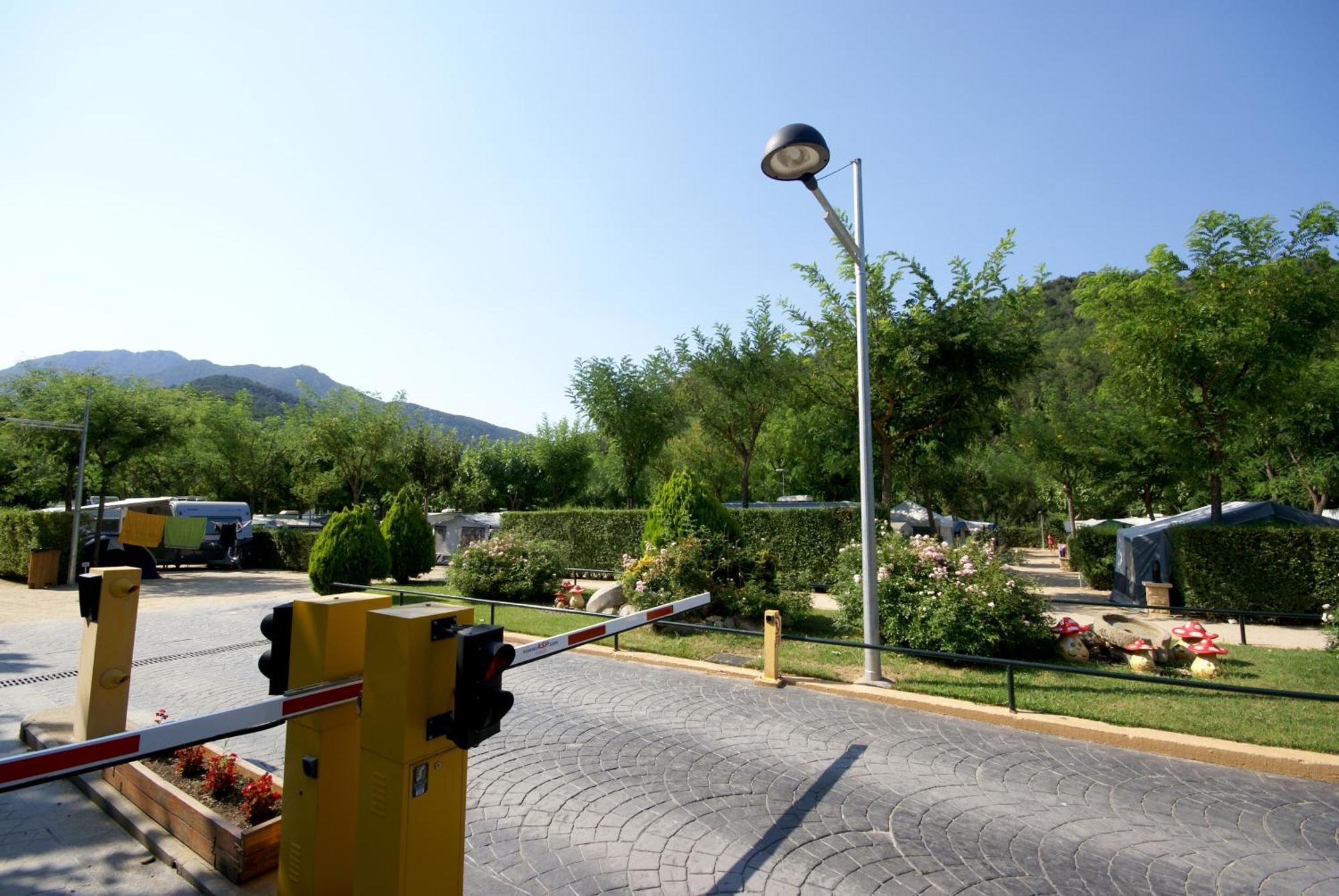 Camping Bassegoda Park Hotell Albanya Exteriör bild